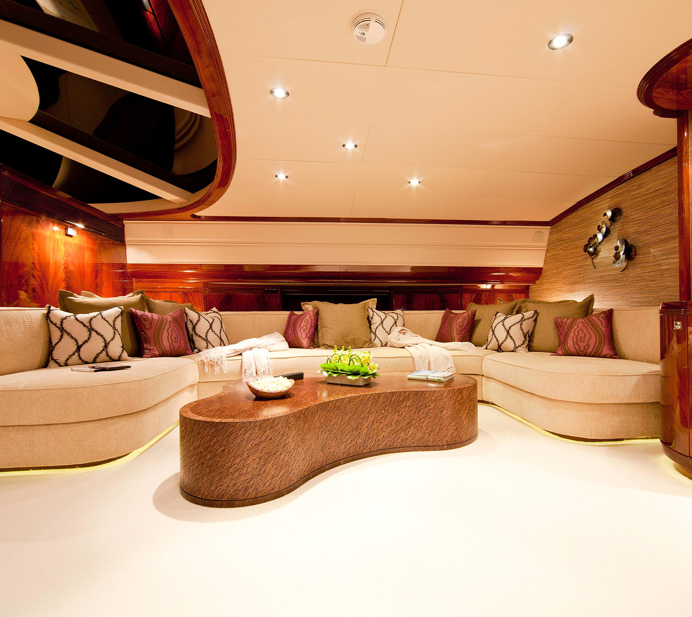Universal-Nautic-interior Universal-Nautic-interior